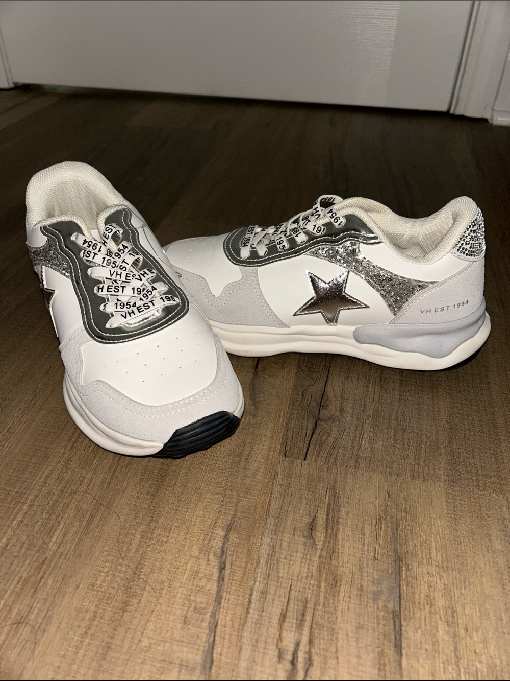 Vintage Havana White & Silver Star Accent Sneakers
